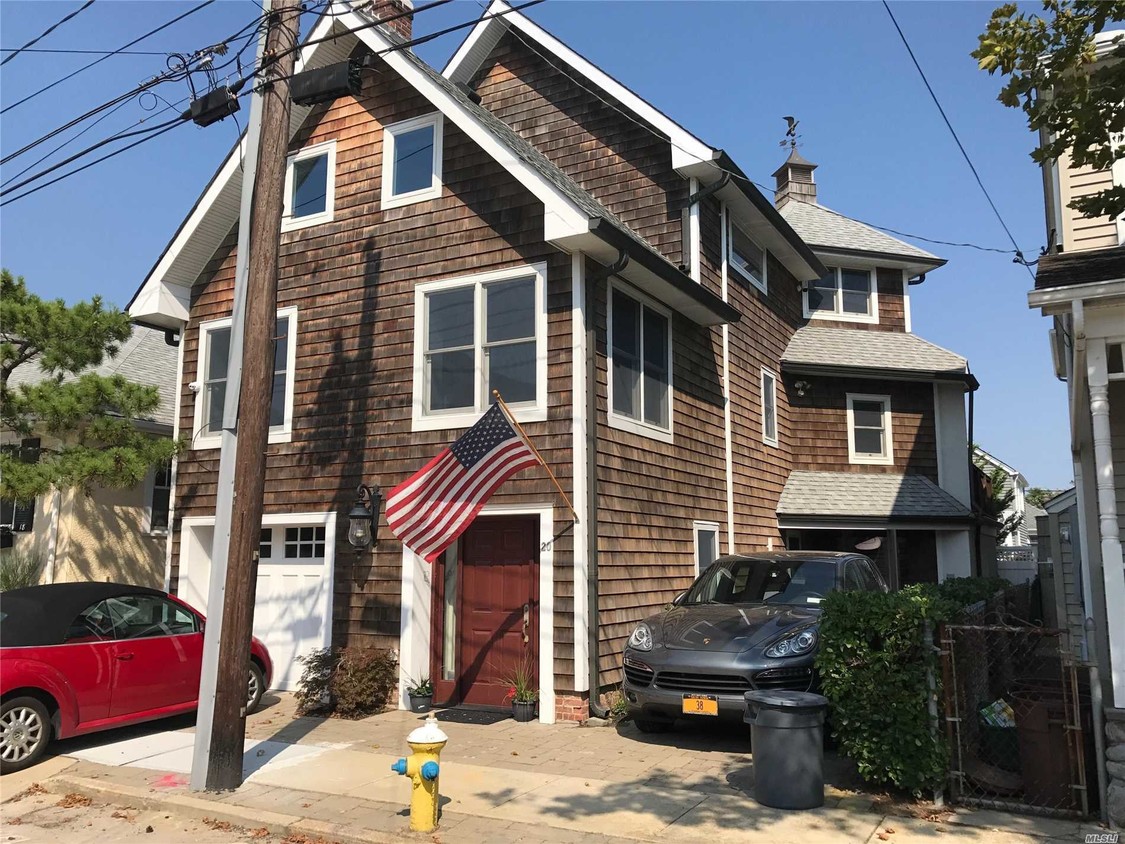 Primary Photo - 20 Hewlett Ave