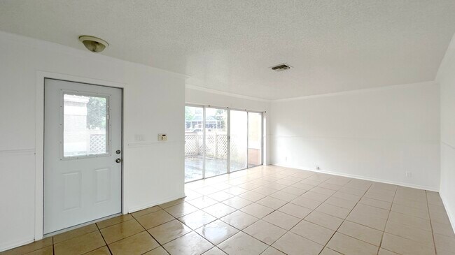 Building Photo - 10919 Mainsail Dr