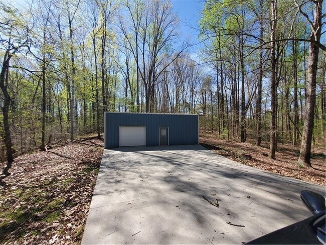 Building Photo - 33 Resty Hughes Cir