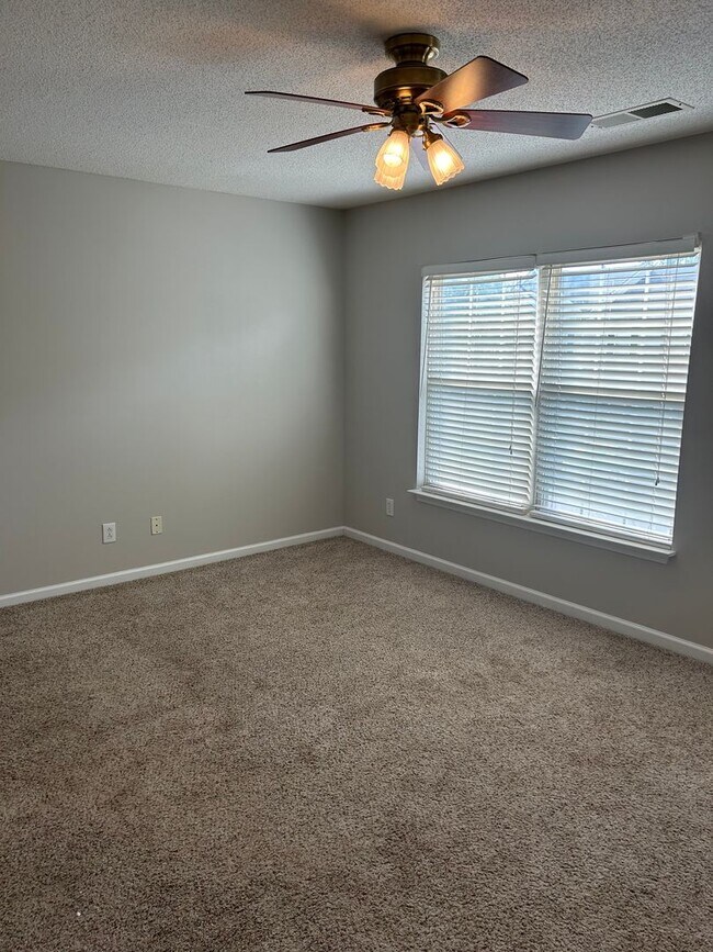 Foto del edificio - Greenville, 2BD/2.5BA, 1280SF