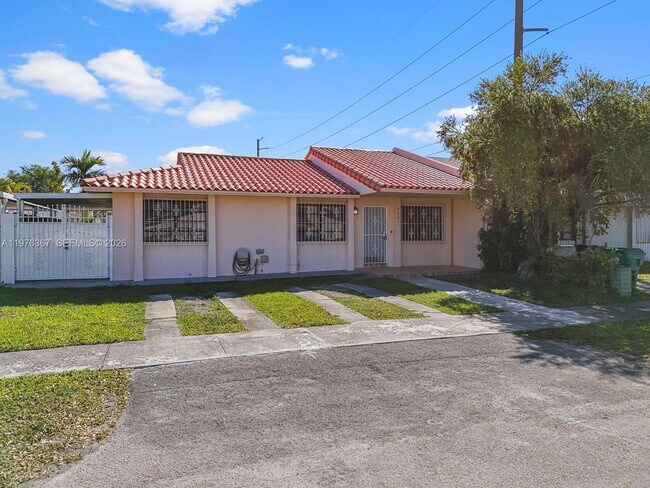 Foto del edificio - 7121 SW 102nd Ct