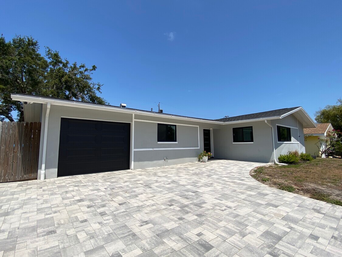Primary Photo - 1346 Hill Dr