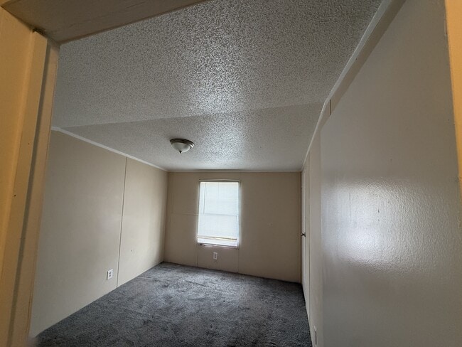 Building Photo - 3213 S Dingle Dr