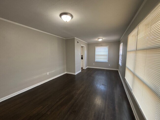 Foto del edificio - 4699 Given Ave