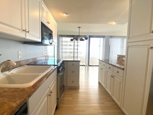 Building Photo - Ocean Front Remodeled Condo in Daytona Beach!