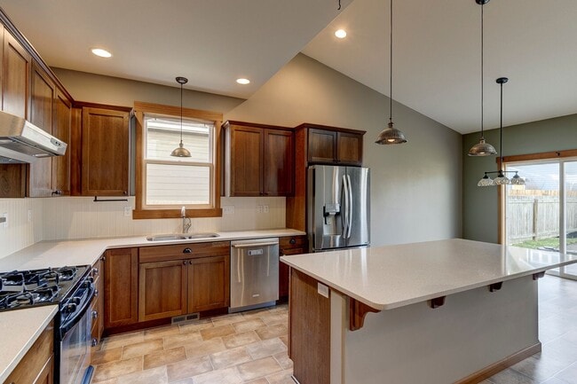 Foto del edificio - Spacious 3 Bedroom Plus Office with AC, Gas Fireplace and Fenced Backyard