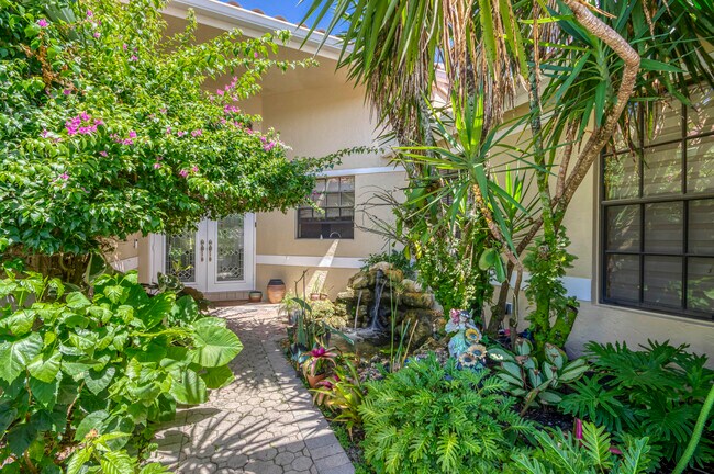 Foto del edificio - 10080 Dover Carriage Ln