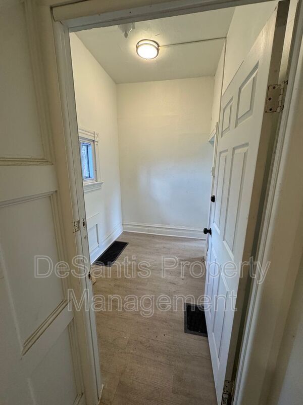 Photo - 540 W 7th Ave House