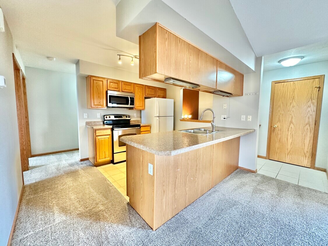 2239 Tallgrass Ct Unit 16, Beloit, WI 53511 Condo for Rent in Beloit, WI