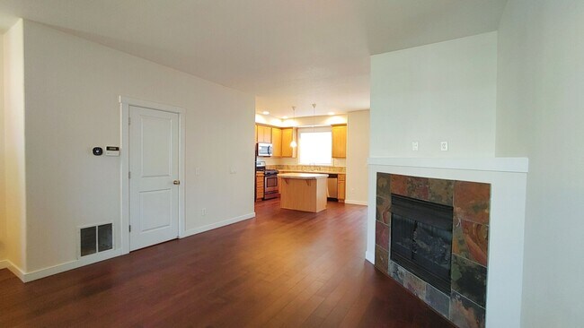 Foto del edificio - This Great 2 Bedroom 2.5 Bath plus bonus room Townhome in Hillsboro is a Must See!  - $500 off yo...