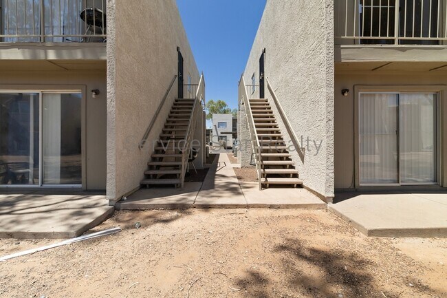 Building Photo - 2831 E Monte Cristo Ave