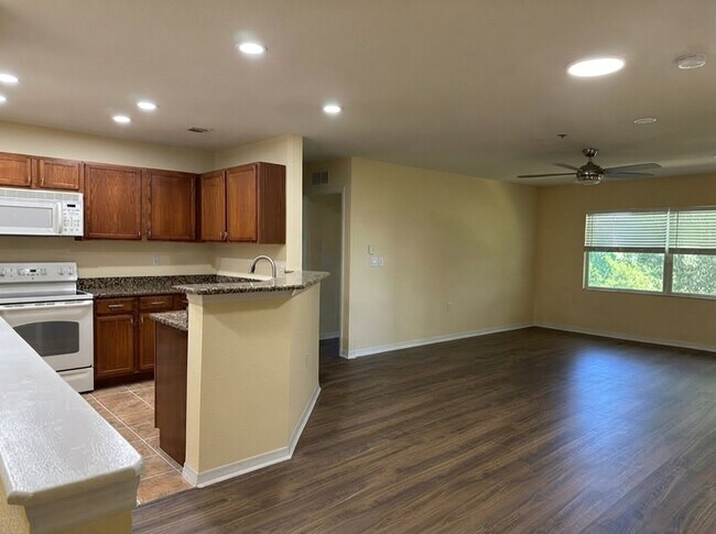 Foto del edificio - 4600 E Moody Blvd