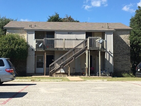 Building Photo - 301 Hedgewood Dr