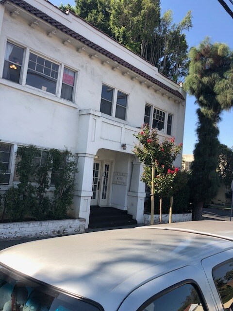 Building Facade - 4776 Franklin Ave