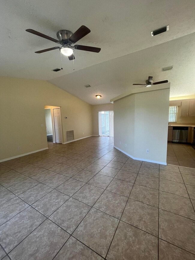 Foto del edificio - 302 SW Carter Ave
