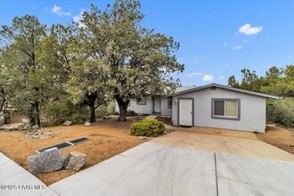 Building Photo - 720 John Dr