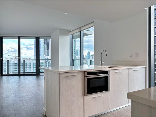 Foto del edificio - 501 NE 31st St