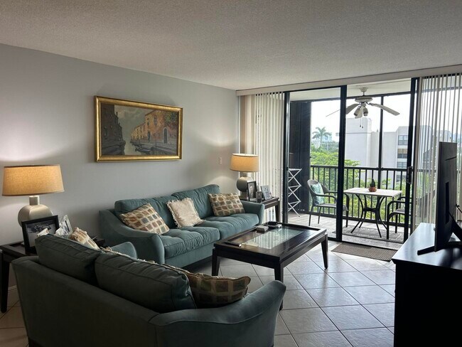 Building Photo - 7 Royal Palm Way