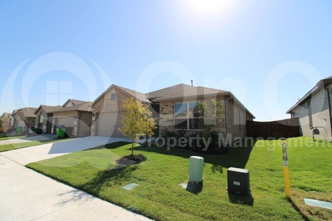 Foto del edificio - 2221 Dyre Dr