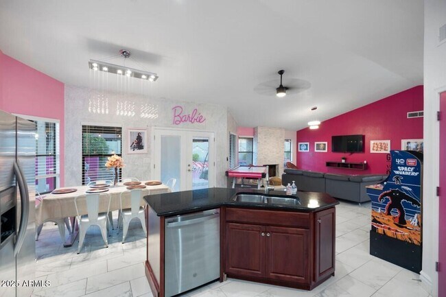 Foto del edificio - 10944 E Becker Ln