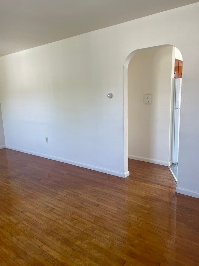 Building Photo - 37 S 6th Ave