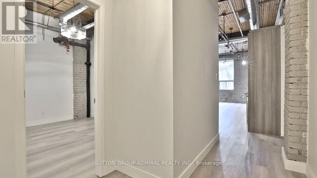 Building Photo - 34 Noble St