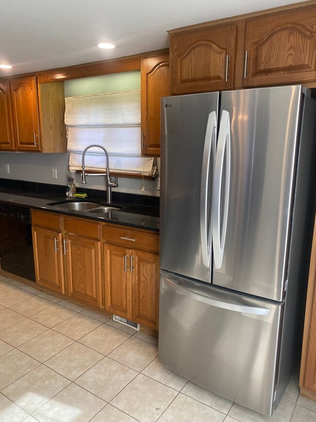 Building Photo - Amazing Single Family Home