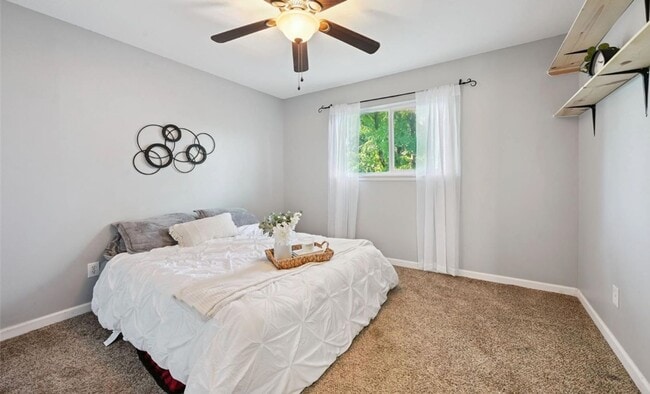 Building Photo - Beautiful 3 Bed, 2 Bath Split-Level Home w...
