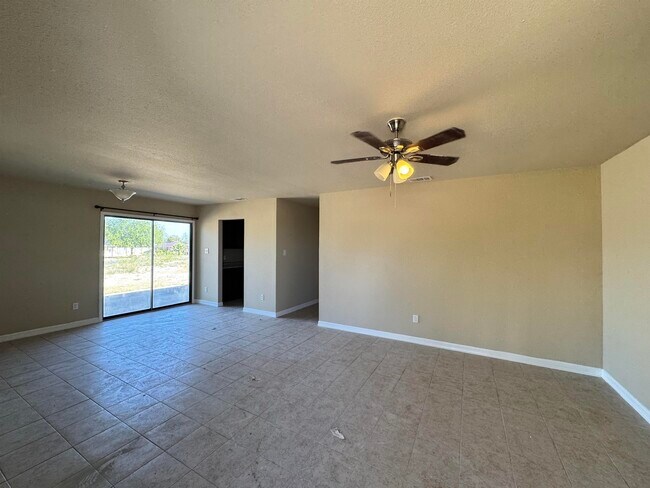 Foto del edificio - 203 Kennedy Dr