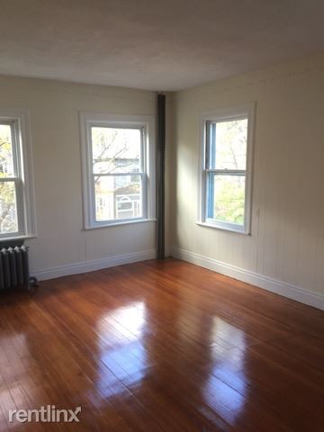 Building Photo - 135 Thorndike St