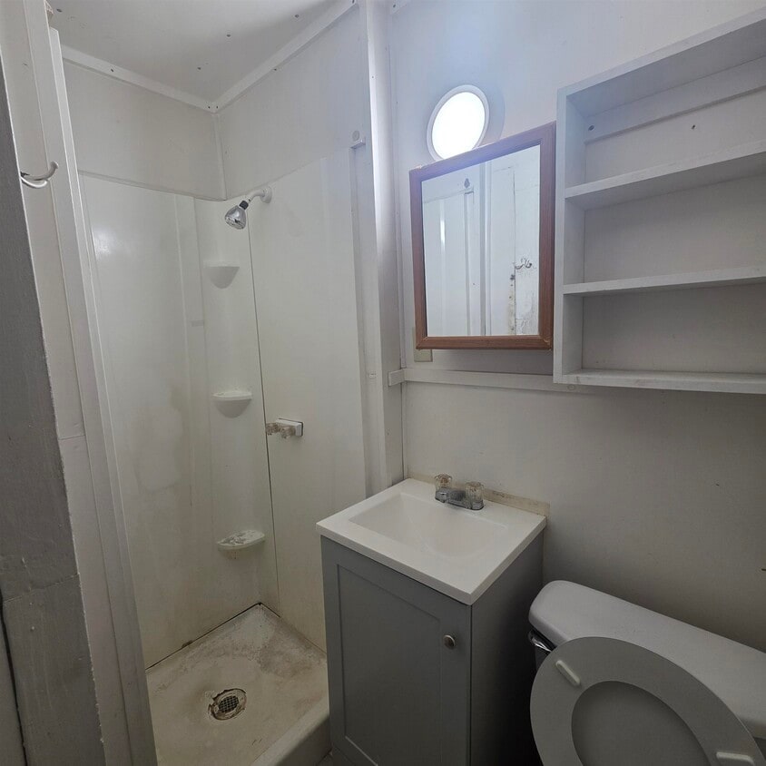 Building Photo - 200 Main St