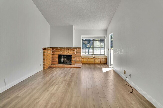 Foto del edificio - 8878 Regents Rd