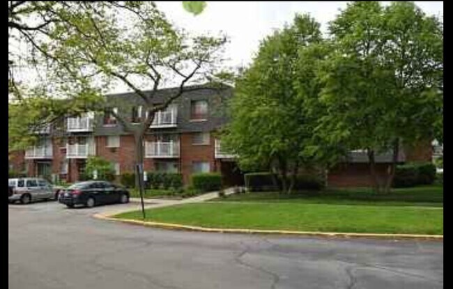 Building Photo - 920 Ridge Square