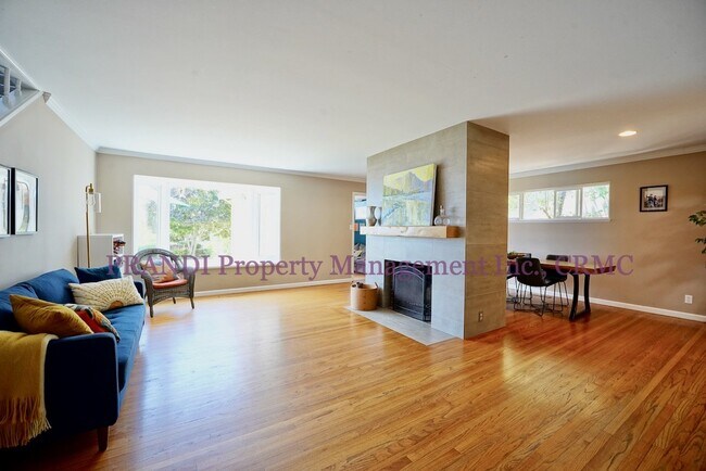 Building Photo - Rafael Highlands Home with Mt. Tam Views!
