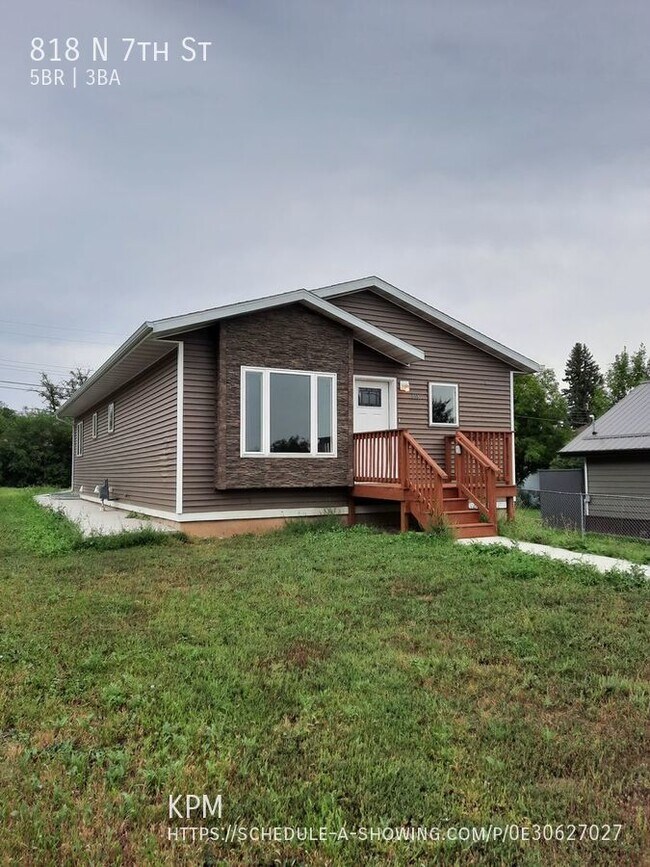 Building Photo - 5 BED | 3 BATH | UPDATED | SINGLE-FAMILY |...