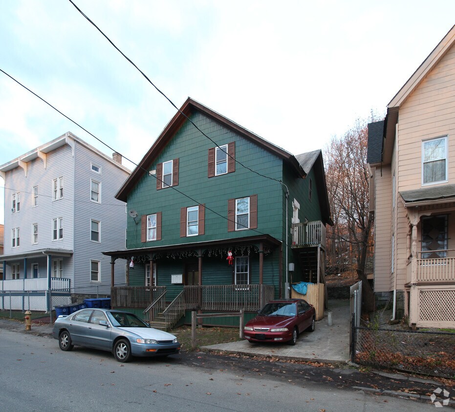 Building Photo - 233 River St