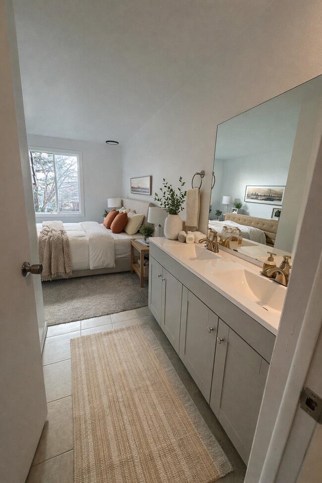 Building Photo - El Caliente Apartments