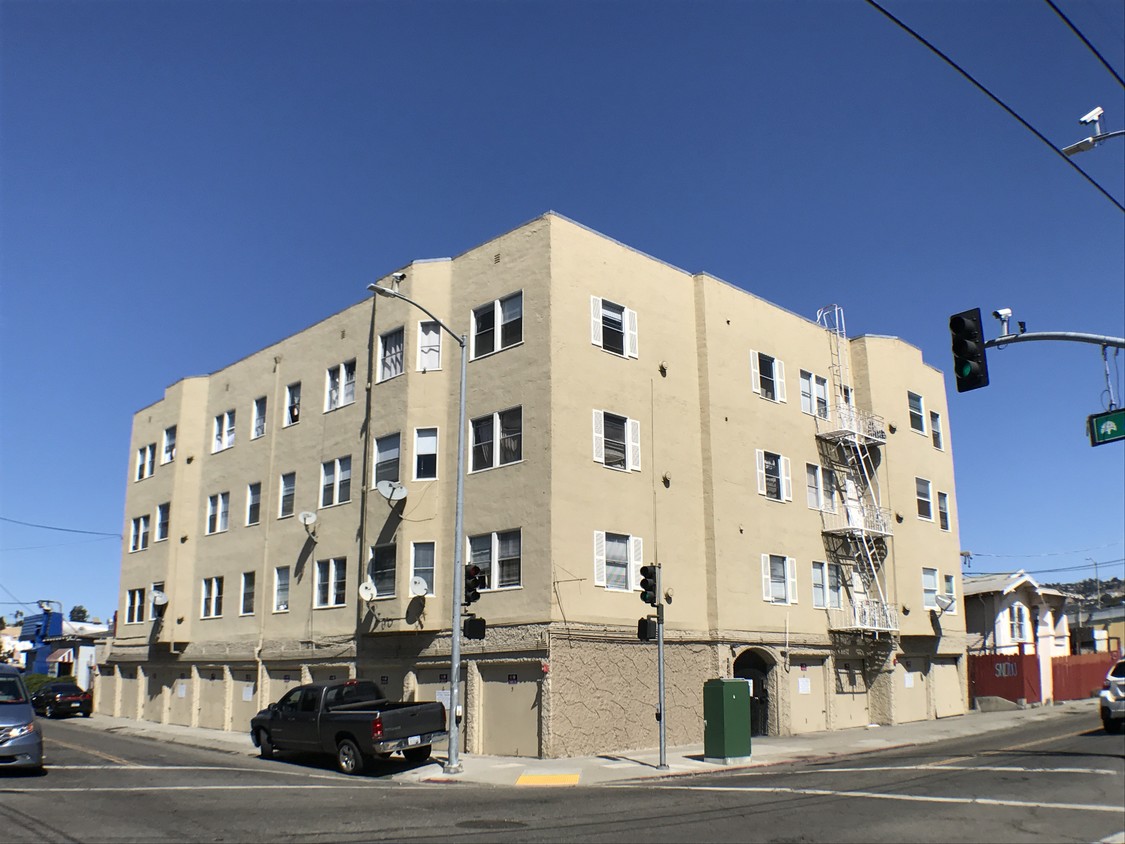 2451 Seminary Ave Unit 101, Oakland, CA 94605 - Room for Rent in ...