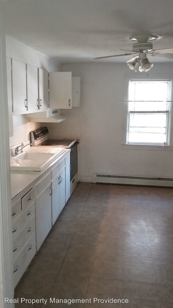 Building Photo - 2 br, 1 bath Apartment - 19 Amity St.
