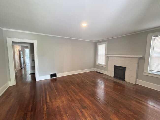 Building Photo - 1617 Hollywood Dr