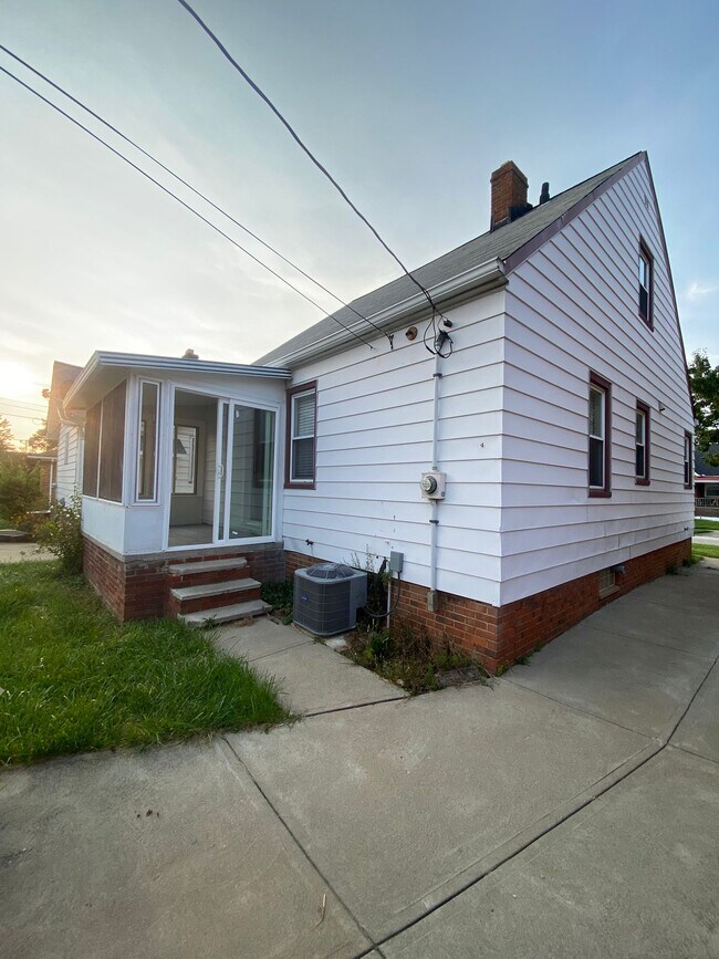 Foto del edificio - 4207 Wood Ave