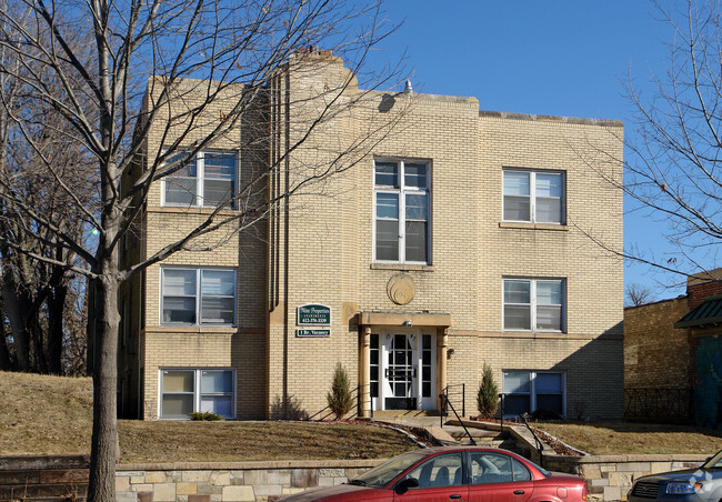 Building Photo - 1947 Grand Ave