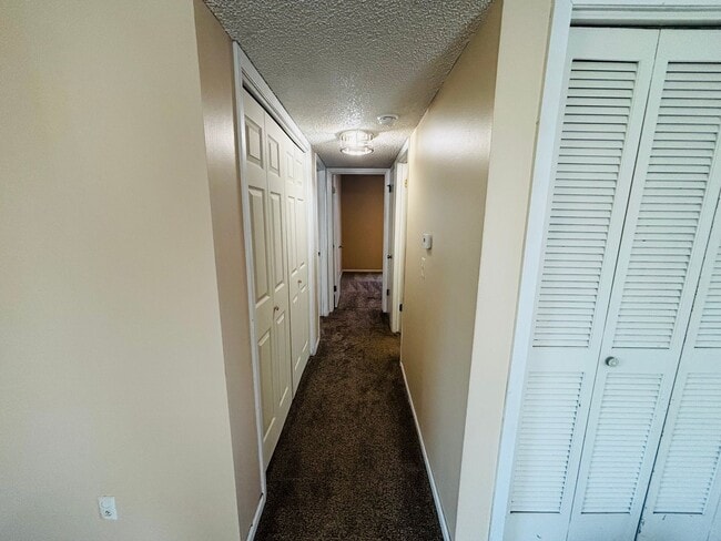 Building Photo - Par Lane