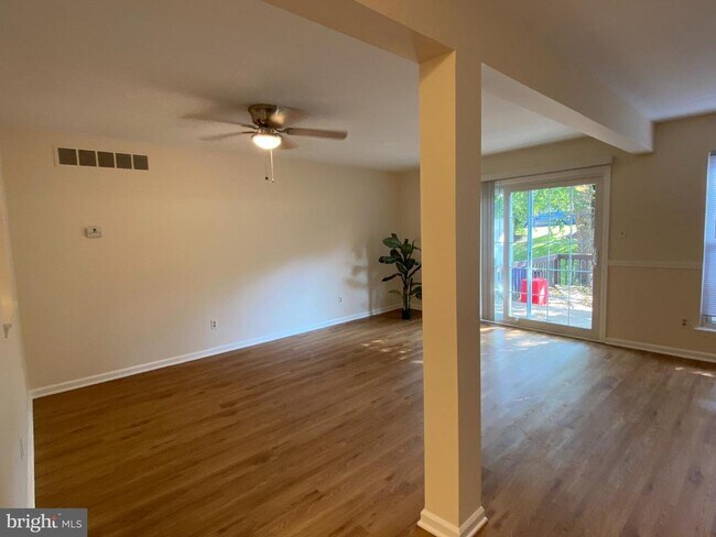 Building Photo - 116 Village Dr