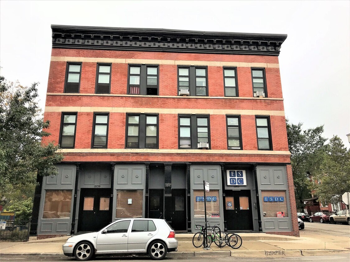 Primary Photo - 1841 S Carpenter St