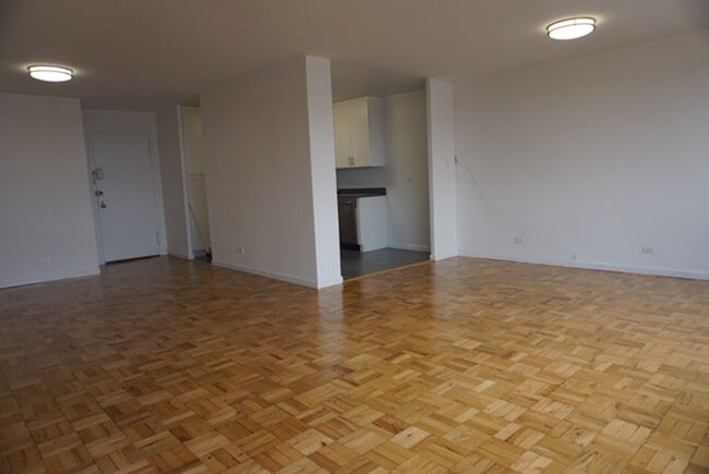 SALA DE ESTAR 3RD VISTA - 2500 Johnson Ave