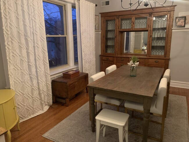 Foto del edificio - 4857 N Winchester Ave