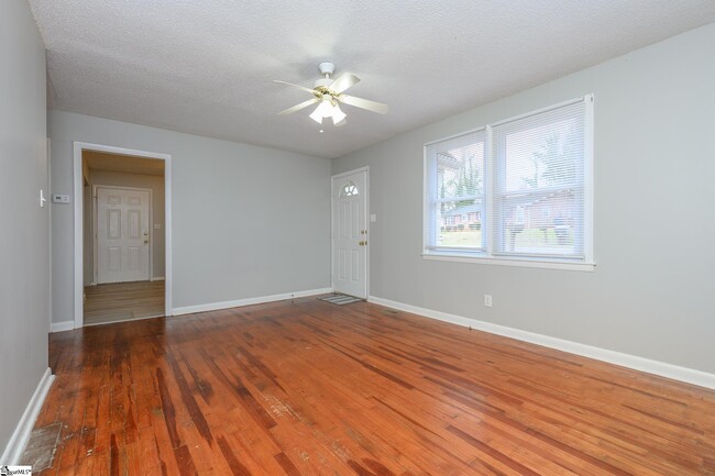 Building Photo - 240 Appian Dr