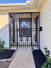 Building Photo - 8225 Gladstone St