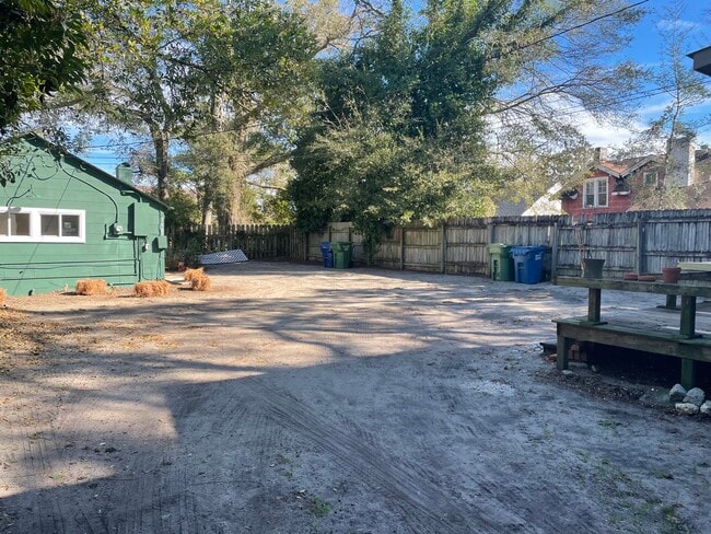 Foto del edificio - 2053 Monroe St